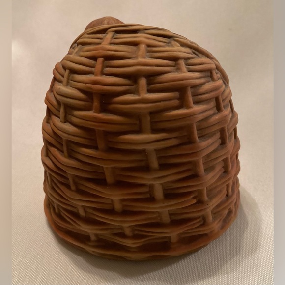 Sally Miller "Last Of The Litter" Ceramic Sculpture - Basset Hound - Picture 5 of 6